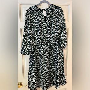Banana Republic Dress. Black pattern - has pockets! Size 12 tall. NWT.